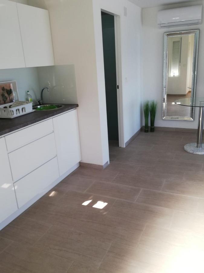 Apartmani Deluxe Jasenice  Dış mekan fotoğraf